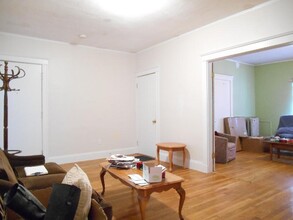 40 Orchard Rd, Unit 2 in Brookline, MA - Building Photo - Building Photo