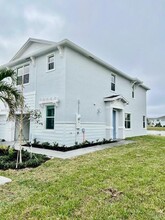 370 SE Crossoak Ln in Port St. Lucie, FL - Building Photo - Building Photo