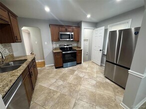 1753 E Milton Ave, Unit 2nd Floor in Hazel Park, MI - Building Photo - Building Photo