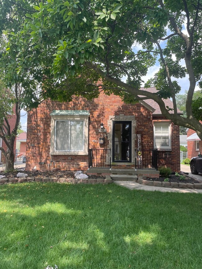 property at 1960 Country Club Dr