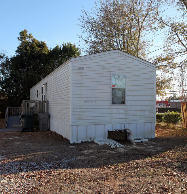 Palafox Mobile Home Estates in Pensacola, FL - Foto de edificio - Building Photo