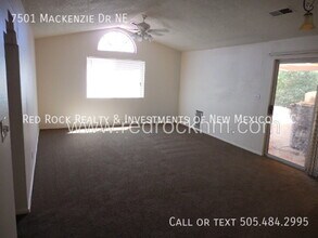 7501 MacKenzie Dr NE in Rio Rancho, NM - Building Photo - Building Photo