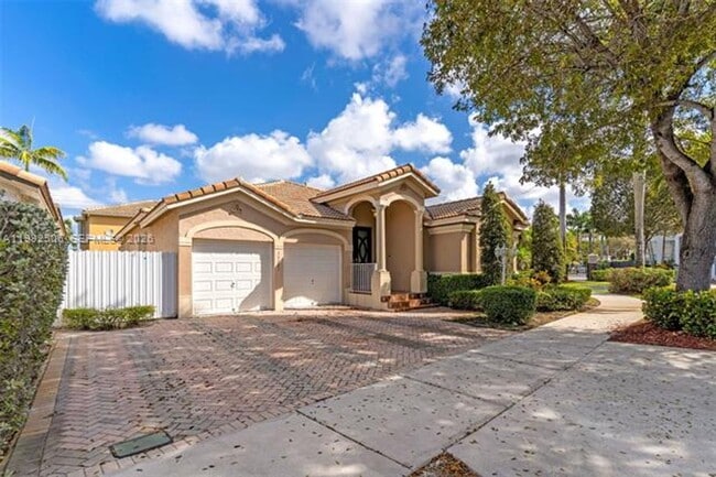 11221 NW 48th Terrace in Doral, FL - Building Photo - Building Photo