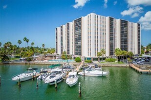10355 Paradise Blvd, Unit 113 in Treasure Island, FL - Building Photo