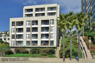 Beach Villa Apartments in Long Beach, CA - Building Photo - Building Photo