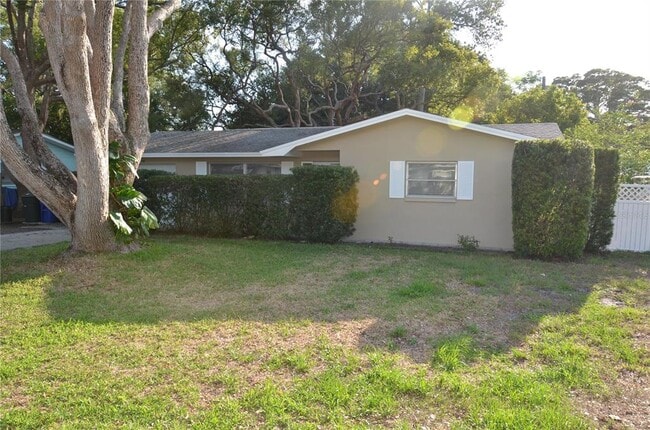 968 Victor Dr in Dunedin, FL - Foto de edificio - Building Photo