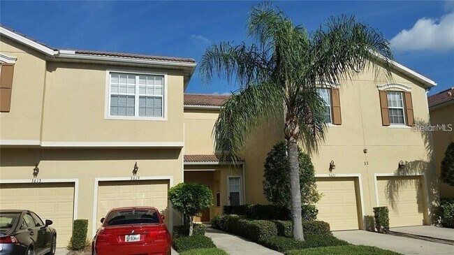 property at 3621 Parkridge Cir