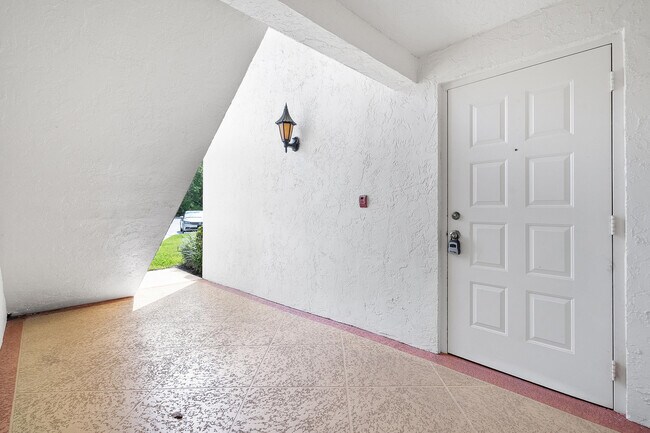 1605 SW Silver Pine Way in Palm City, FL - Building Photo - Building Photo