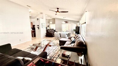 5470 Pine Cir in Coral Springs, FL - Building Photo - Building Photo