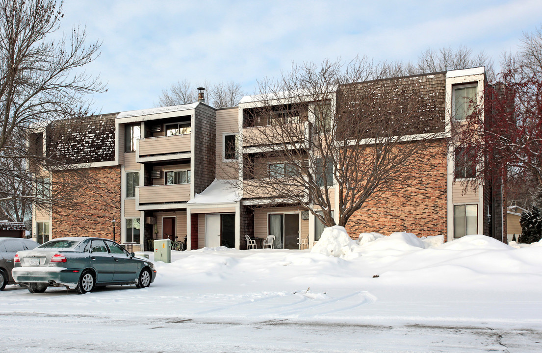 1701 5th St SW in Willmar, MN - Building Photo