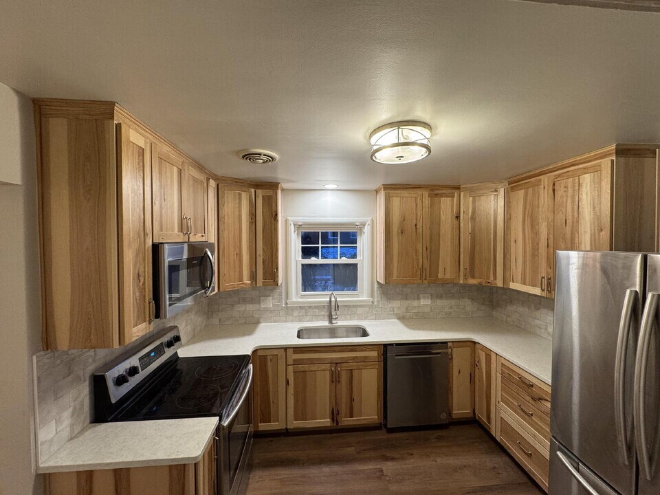 3027 W Cleveland Ave in Spokane, WA - Building Photo