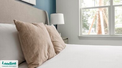 1148 N Main St, Unit 131 in Jacksonville, FL - Foto de edificio - Building Photo