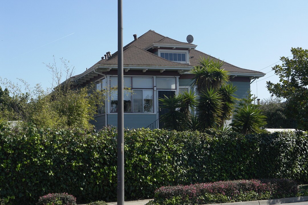 755 Buena Vista Ave in Alameda, CA - Building Photo