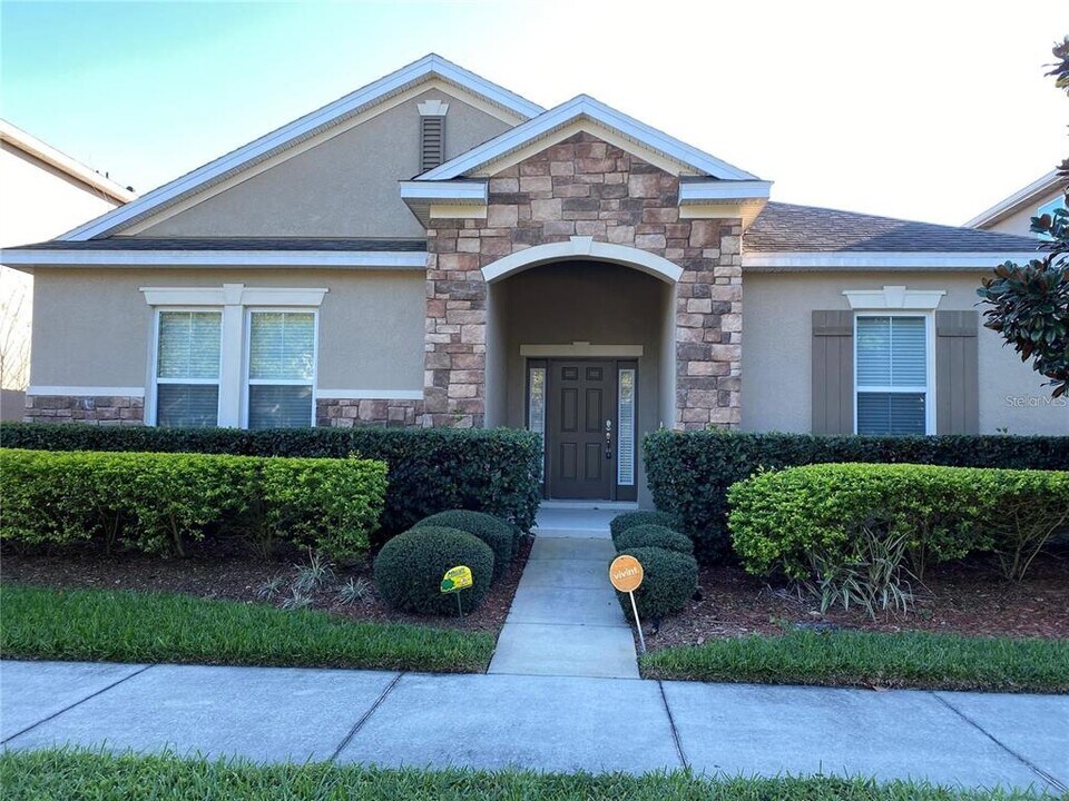 2106 J Lawson Blvd in Orlando, FL - Building Photo