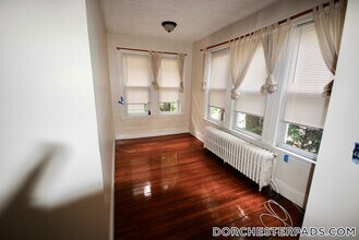 18 Hinckley St, Unit 1 in Boston, MA - Building Photo - Building Photo