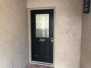 1055 Kensington Park Dr in Altamonte Springs, FL - Building Photo - Building Photo