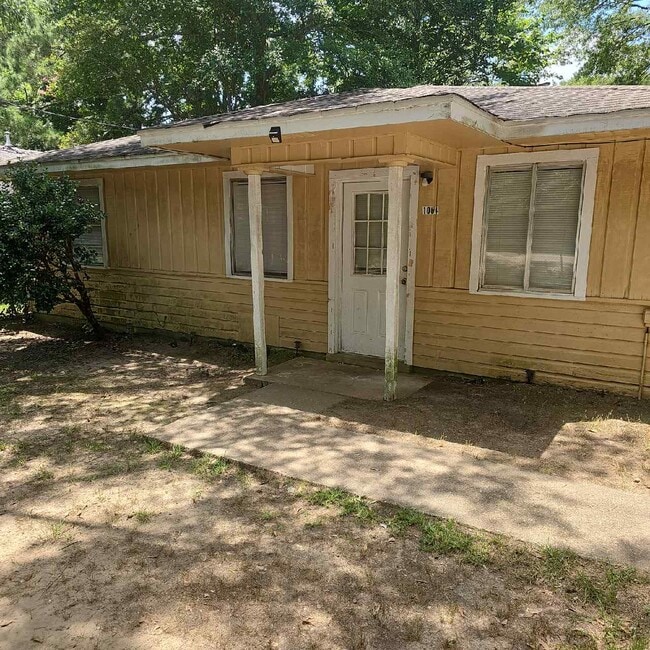 property at 1004 Taylor St