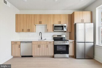 5521 Wayne Ave in Philadelphia, PA - Foto de edificio - Building Photo