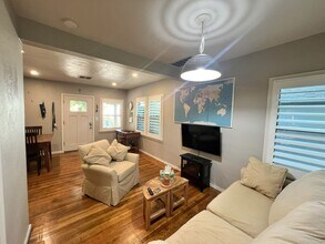 1750 Caramay Wy in Sacramento, CA - Building Photo - Building Photo