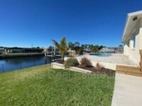 191 N Waterway Dr NW in Port Charlotte, FL - Foto de edificio - Building Photo