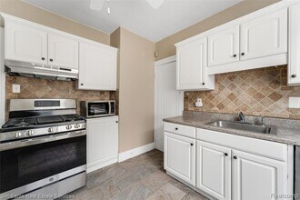 1308 Beaconsfield Ave in Grosse Pointe Park, MI - Foto de edificio - Building Photo