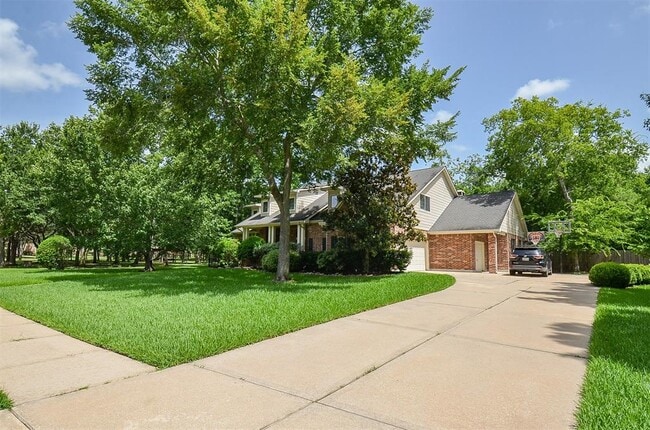 property at 7610 Breezeway Bend Ln