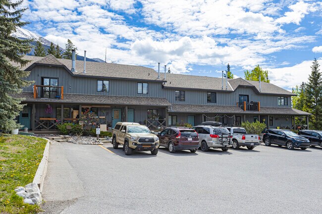 200 Elk Run Blvd in Canmore, AB - Building Photo - Building Photo