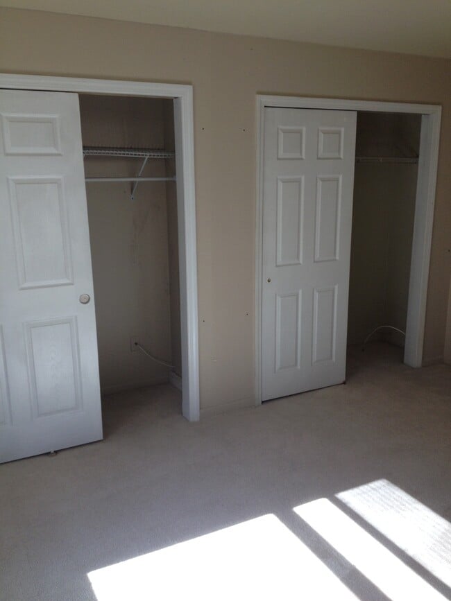 523 Altenbrand Ave, Unit Apt 4 in Mount Arlington, NJ - Building Photo - Building Photo