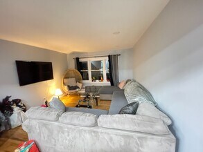 145 Roosevelt Dr in Brick, NJ - Foto de edificio - Building Photo