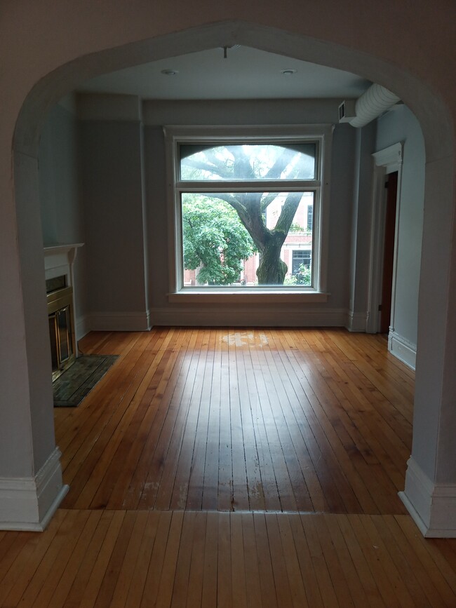 1134 W Wellington Ave, Unit 1F