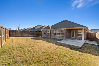 1060 Pinnacle Breeze Dr in Haslet, TX - Building Photo - Building Photo