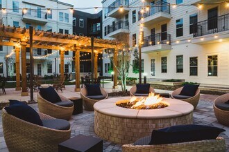 Modera Frisco Square in Frisco, TX - Foto de edificio - Building Photo