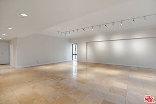 10445 Wilshire Blvd in Los Angeles, CA - Building Photo