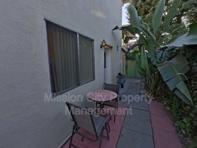 1421 Bath St in Santa Barbara, CA - Foto de edificio - Building Photo