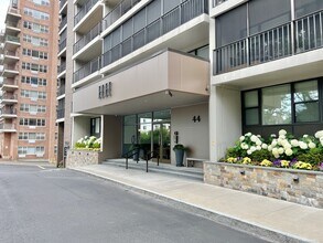44 Strawberry Hill Ave in Stamford, CT - Building Photo - Building Photo