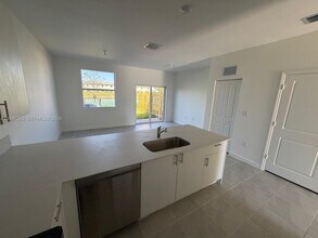 2732 SE 26th Ave in Homestead, FL - Building Photo - Building Photo