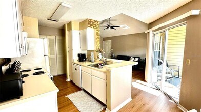1065 S Hiawassee Rd in Orlando, FL - Building Photo - Building Photo