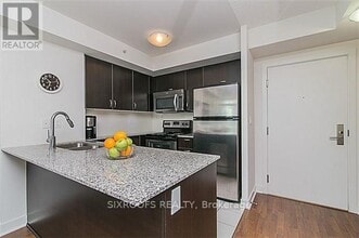 5740 Yonge St in Toronto, ON - Building Photo - Building Photo