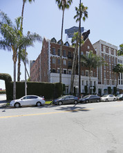 The Versailles in Los Angeles, CA - Foto de edificio - Building Photo