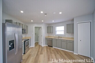 10020 Olympic Cir in Indianapolis, IN - Building Photo - Building Photo