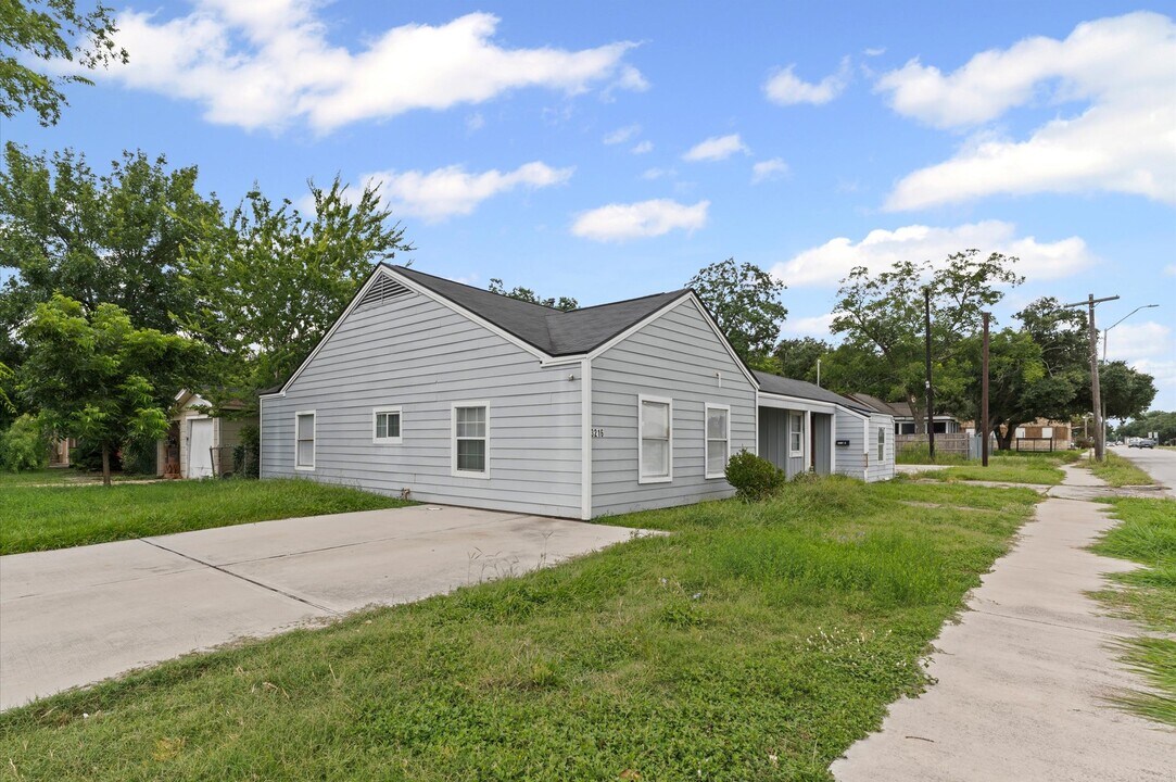 3216 Avenue I in Rosenberg, TX - Building Photo