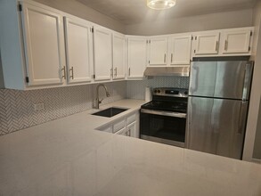 5800 Oakwood Dr in Lisle, IL - Building Photo - Building Photo