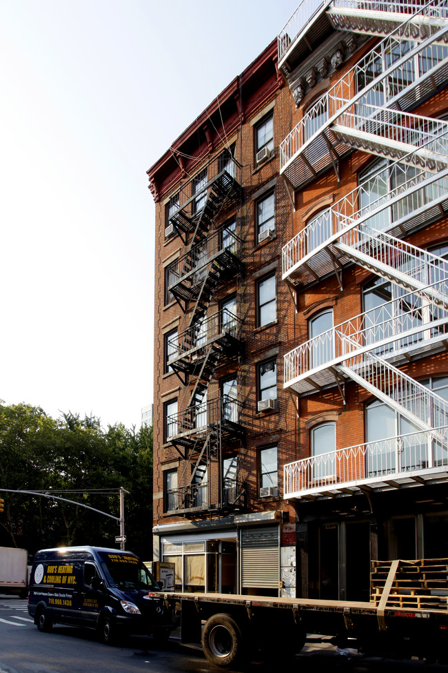 177 Chrystie St in New York, NY - Building Photo - Building Photo