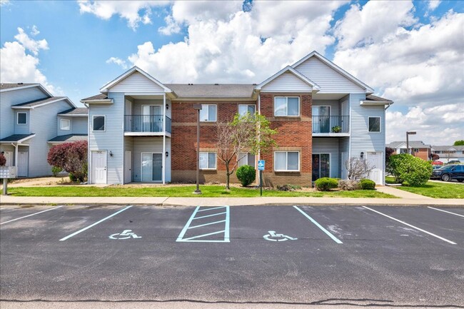 7937 Circle Front Dr in Evansville, IN - Foto de edificio - Building Photo
