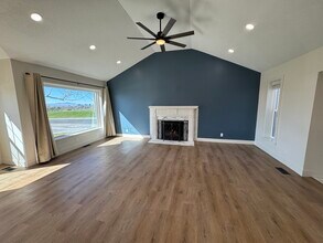2530 E Heritage Way in Salt Lake City, UT - Foto de edificio - Building Photo