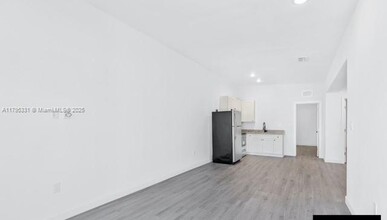 511 SW 1st Ave in Hallandale Beach, FL - Building Photo - Building Photo