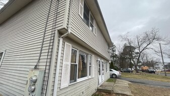 65 Wisteria St in Springfield, MA - Building Photo