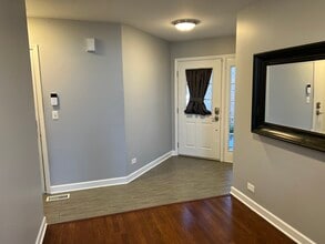 2004 N Silver Lake Rd in Arlington Heights, IL - Building Photo - Building Photo