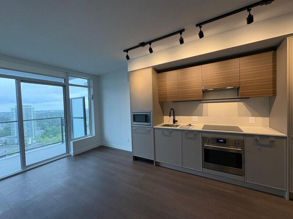 13655-13655 Fraser Hwy in Vancouver, BC - Building Photo