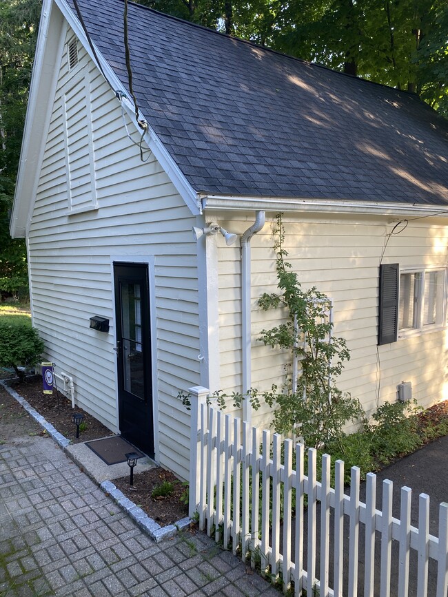 67 Pleasant St, Unit studio in East Walpole, MA - Building Photo - Building Photo